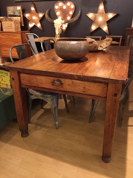 Lovely scullery table