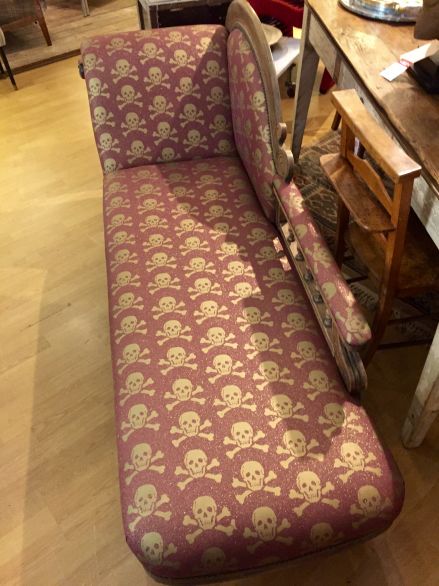 Skull Chaise